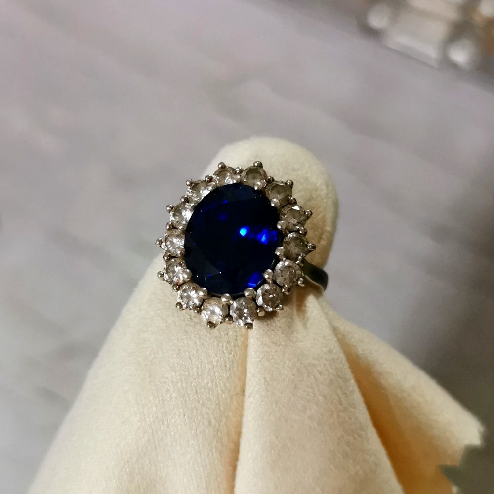 Princess Diana-style Elegant Sapphire-Blue Halo Cocktail Ring